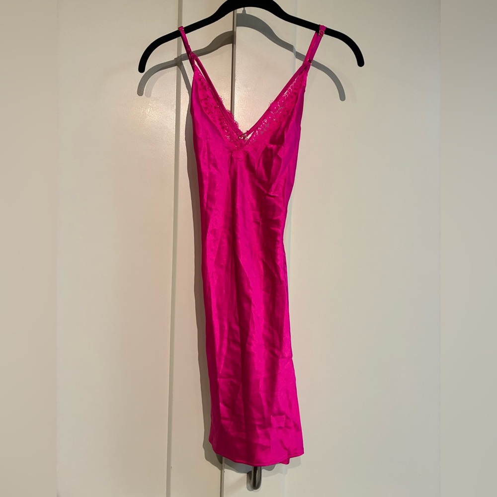 *NWT* Victoria's Secret S 💖 Hot Pink Lace Chemise